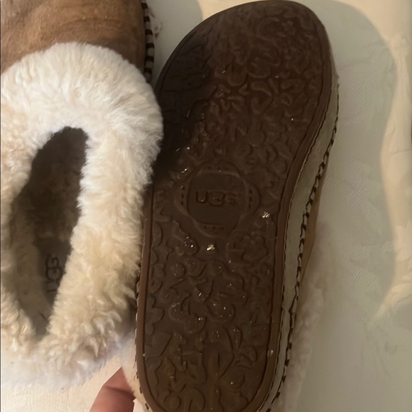 UGG women’s Cozy Brown and Cream Slippers slip-on shoes size 8 - Picture 6 of 8